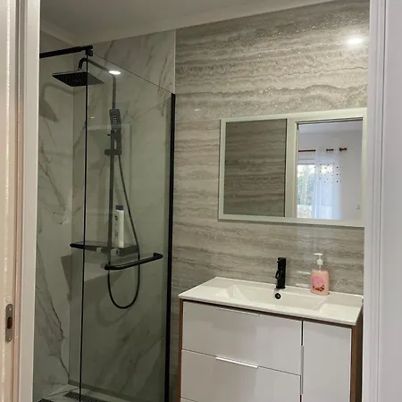 Dom wakacyjny Cozy In Historic Downtown - Farm Views - Walk To *