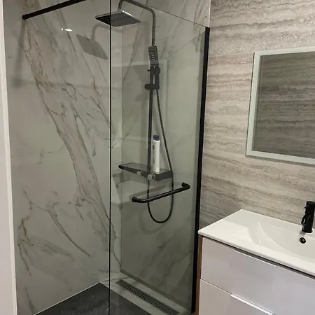 Dom wakacyjny Cozy In Historic Downtown - Farm Views - Walk To