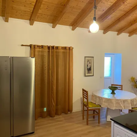 Dom wakacyjny Cozy In Historic Downtown - Farm Views - Walk To Foz do Arelho