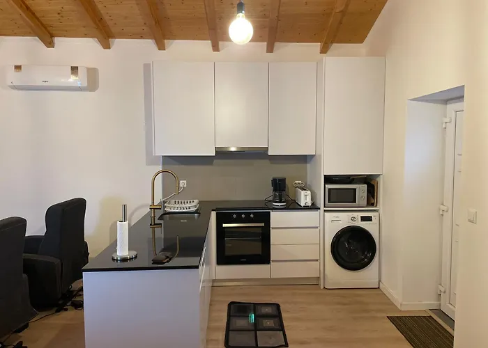 בית נופש Cozy In Historic Downtown - Farm Views - Walk To